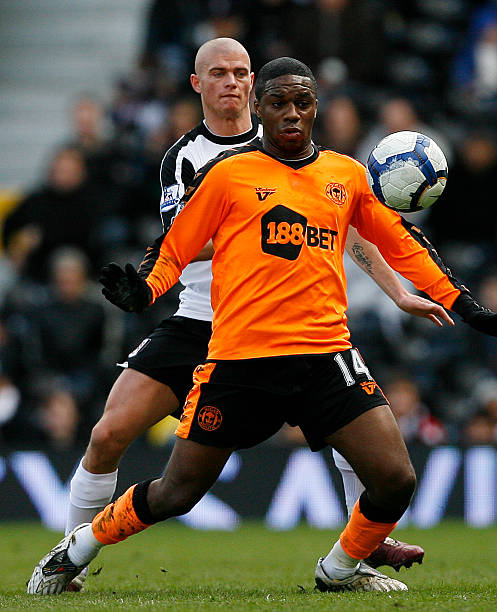 但伊萨克显 但伊萨克显