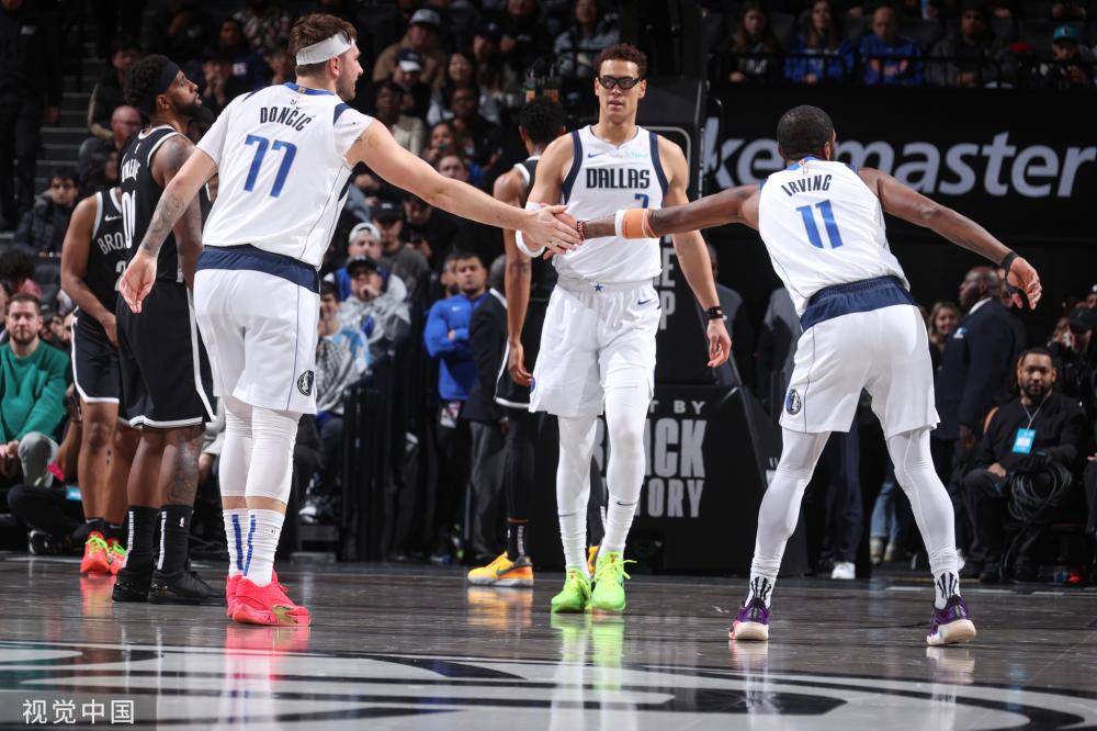 令球迷们对 令球迷们对